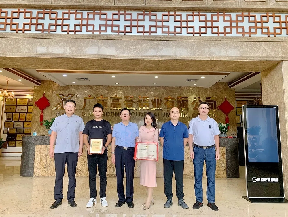 歡迎中國(guó)建筑系統(tǒng)門窗聯(lián)盟理事長(zhǎng)孟繁軍領(lǐng)導(dǎo)一行參訪我司